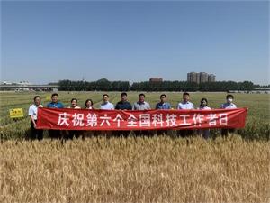 ɽ��ʡ����ѧ��ٰ�С����Ʒ���ƹ�Ħ�ᣬ��ף������ȫ���Ƽ���������